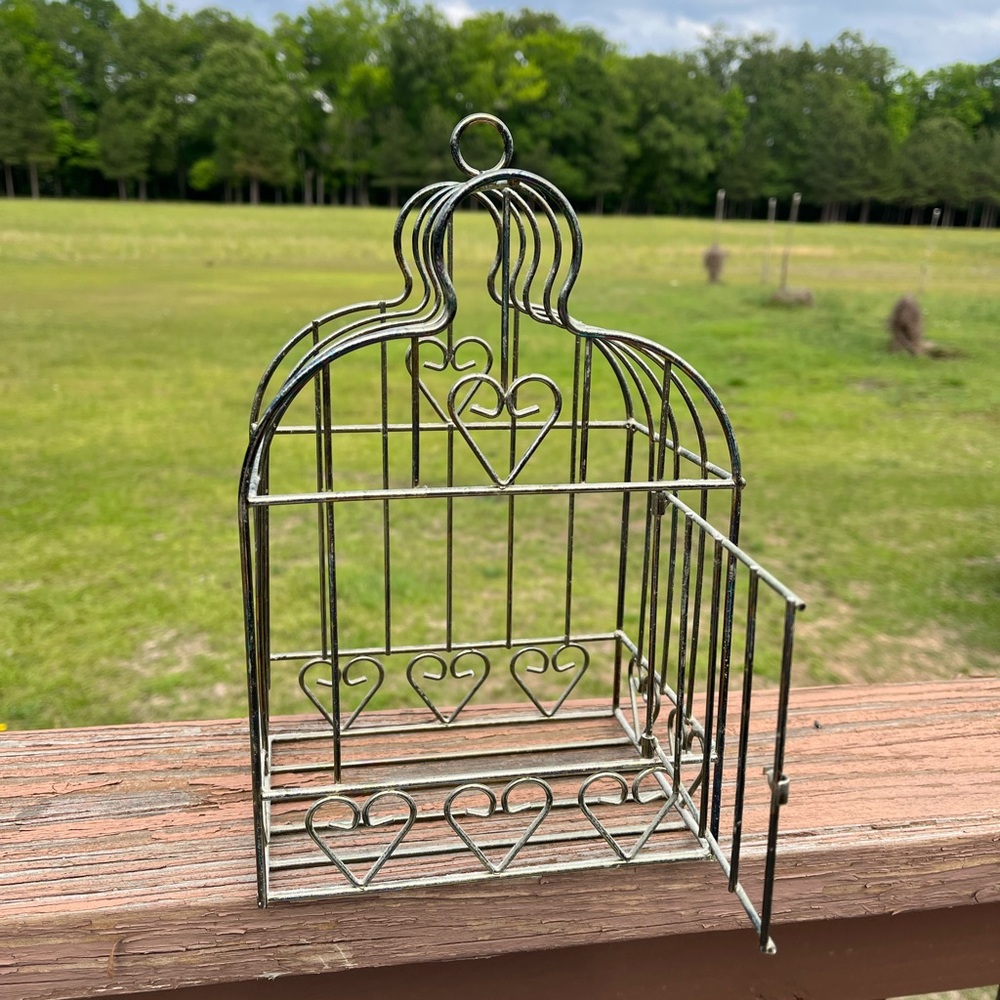 Decorative Heart Wire Birdcage -it is tarnished and needs to be restored - Picture 2 of 3